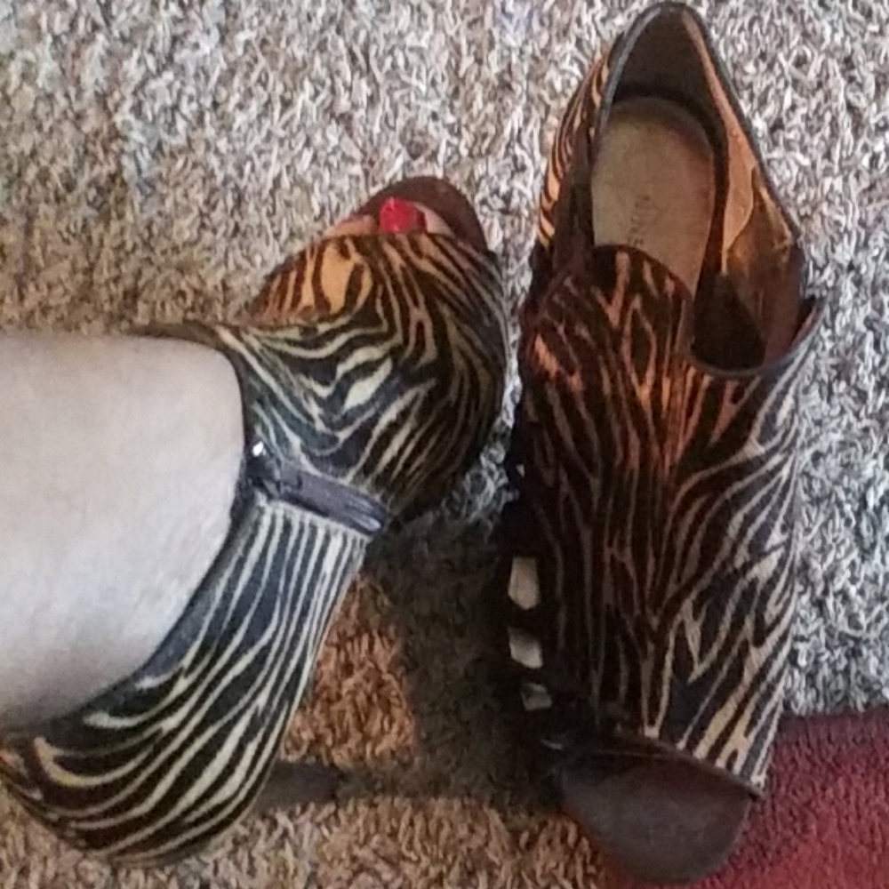 Tiger patterned peep toe booties (heels)